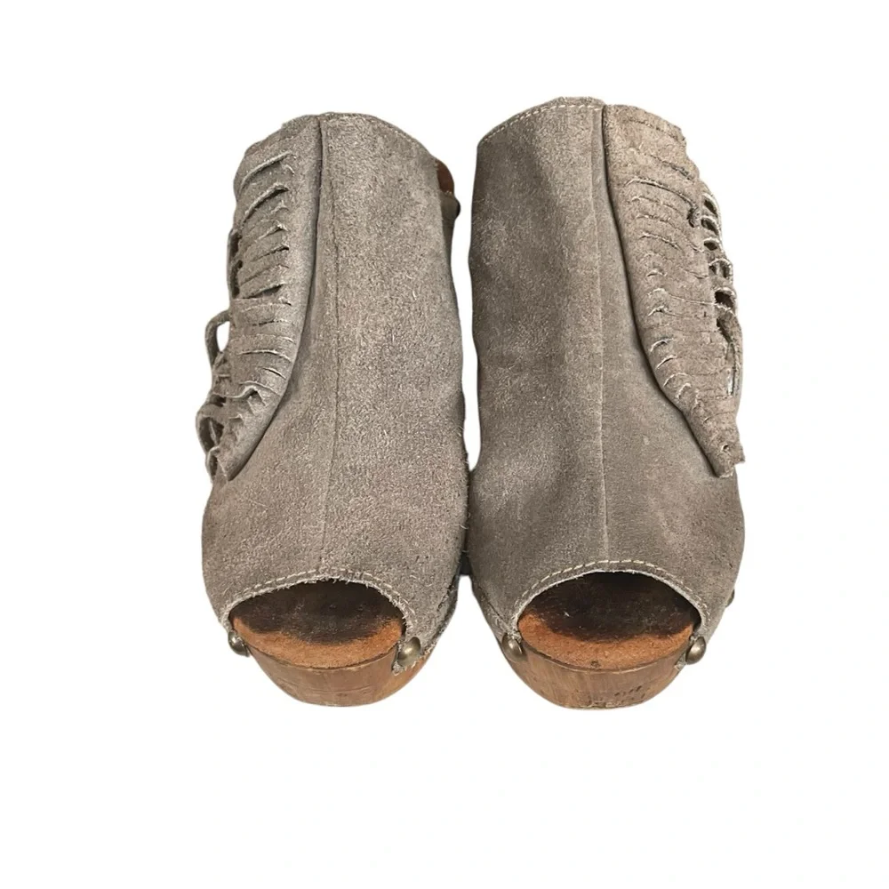 SBICCA Anthropologie Pitch Wedge Mules Heel Size 10 Women's Gray Suede Fringe - Picture 9 of 14